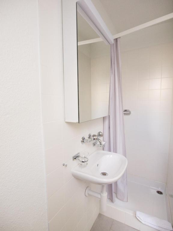 Single Room Internal Private Bathroom,23561028:JPEG